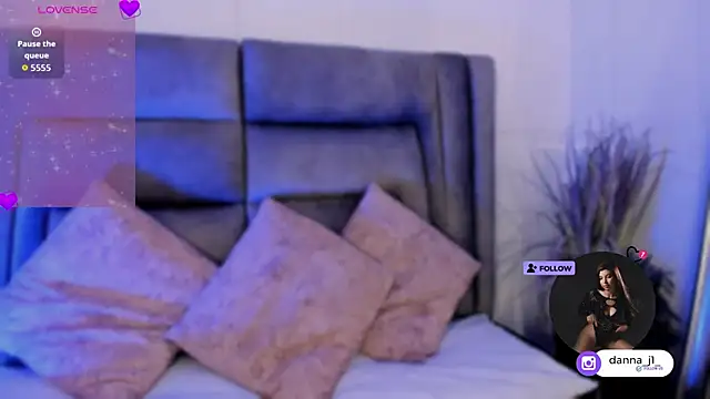 DannaJhonson1 online show from November 2025 07:48:02 PM