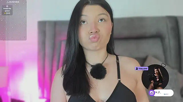 DannaJhonson1 online show from April 2026 07:29:02 PM