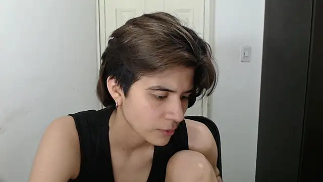 Snapshot of Dha_lia0 chatting on January 2025 03:37:01 AM Dha lia0 online show from January 2025 03:37:01 AM