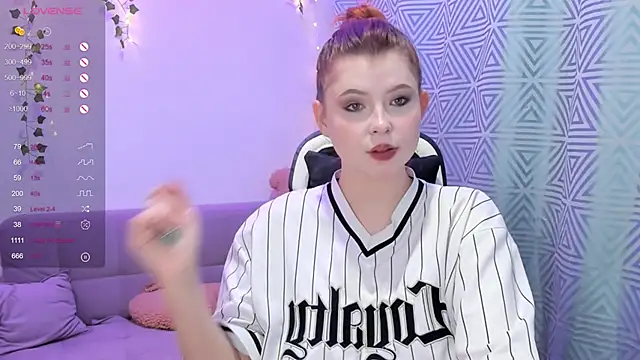 sophie mooreee online show from January 2025 04:09:01 PM