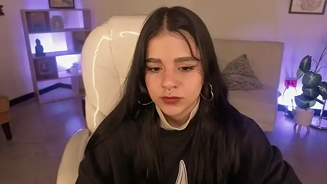 Nicole Foxx  online show from November 2025 07:38:01 PM