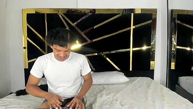 Snapshot of DanteAndKyle chatting on January 2025 12:59:01 PM DanteAndKyle online show from January 2025 12:59:01 PM