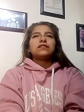 Kitten Cam online show from October 2025 03:35:01 AM