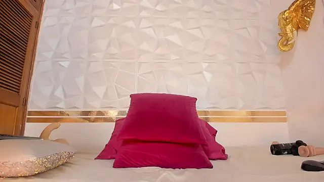 Sara Collinnss online show from March 2026 11:54:02 AM