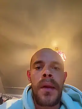 Snapshot of wyattstone chatting on October 2025 10:49:02 PM wyattstone online show from October 2025 10:49:02 PM