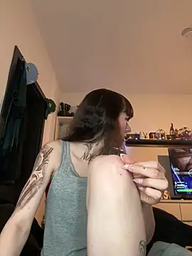 Ciara2004 online show from December 2025 09:32:02 PM