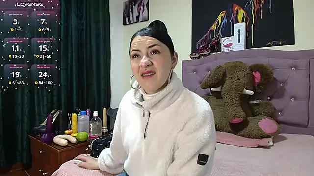 Emmie Hot online show from October 2025 12:13:02 PM