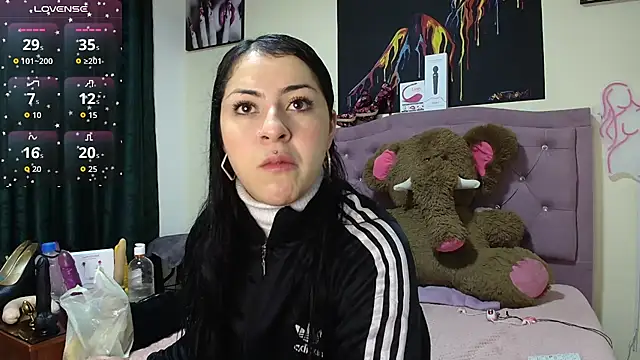 Emmie Hot online show from December 2025 12:10:01 PM