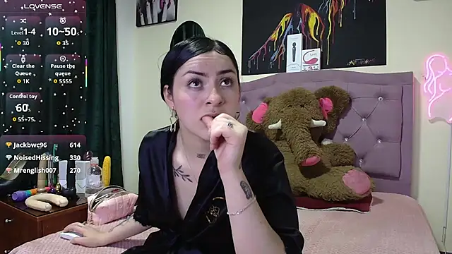 Emmie Hot online show from April 2026 09:39:33 PM