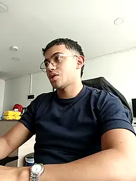 Snapshot of Thonny-becker chatting on February 2025 04:57:02 PM Thonny-becker online show from February 2025 04:57:02 PM