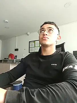 Snapshot of Thonny-becker chatting on February 2025 09:48:01 PM Thonny-becker online show from February 2025 09:48:01 PM