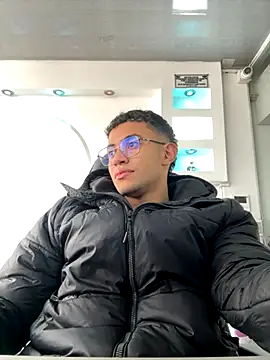 Snapshot of Thonny-becker chatting on October 2025 04:06:02 PM Thonny-becker online show from October 2025 04:06:02 PM