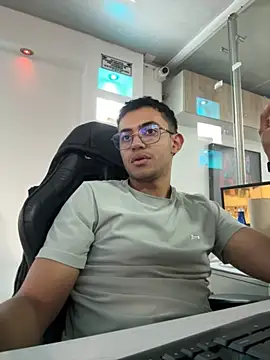 Snapshot of Thonny-becker chatting on October 2025 10:32:02 PM Thonny-becker online show from October 2025 10:32:02 PM