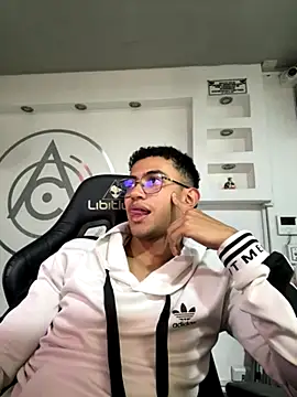 Snapshot of Thonny-becker chatting on November 2025 11:51:02 PM Thonny-becker online show from November 2025 11:51:02 PM