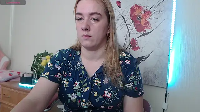 Snapshot of MarthaSimons chatting on June 2026 04:06:02 AM MarthaSimons online show from June 2026 04:06:02 AM