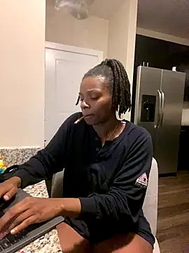 Snapshot of theprettysoles chatting on November 2025 02:32:01 AM theprettysoles online show from November 2025 02:32:01 AM