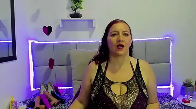 Madisson Housse online show from February 2025 10:31:02 PM