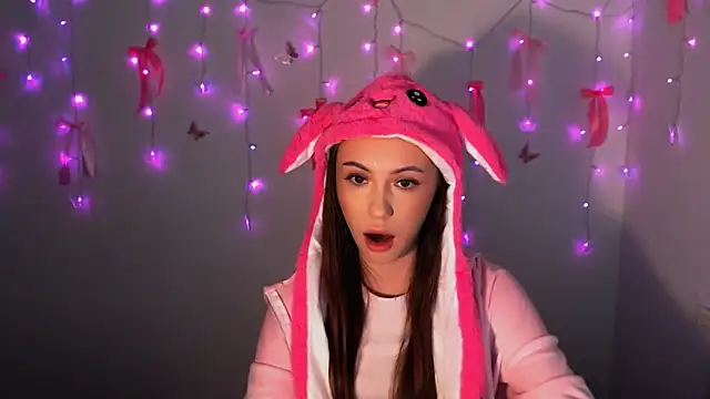 Snapshot of Nikonara_Love chatting on December 2025 01:29:01 PM Nikonara Love online show from December 2025 01:29:01 PM