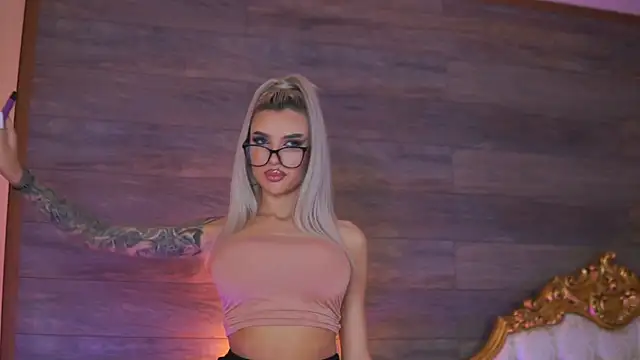 Juicy Jessye online show from October 2025 08:20:02 PM