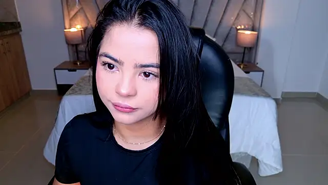 Layla Breezee online show from June 2026 11:05:01 AM