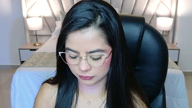 Layla Breezee online show from July 2026 11:34:01 AM