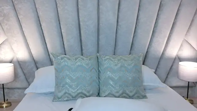 Layla Breezee online show from July 2026 11:30:02 AM