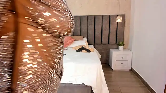 Mara Torres1 online show from February 2025 06:37:01 PM