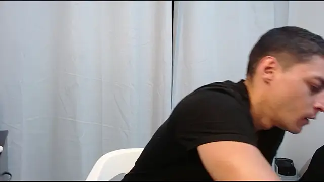 Snapshot of Frank_Millers chatting on June 2026 04:33:02 AM Frank Millers online show from June 2026 04:33:02 AM