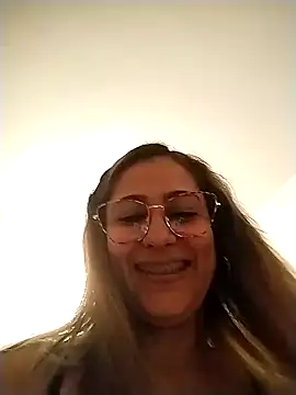 Snapshot of PaulinaCOL chatting on January 2025 01:41:02 AM PaulinaCOL online show from January 2025 01:41:02 AM