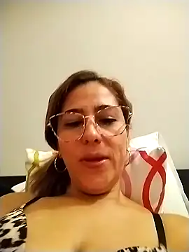 Snapshot of PaulinaCOL chatting on January 2025 04:51:02 AM PaulinaCOL online show from January 2025 04:51:02 AM