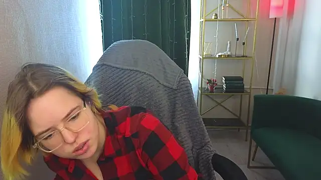 Snapshot of Manic_pixie_ chatting on January 2025 11:06:01 AM Manic pixie online show from January 2025 11:06:01 AM