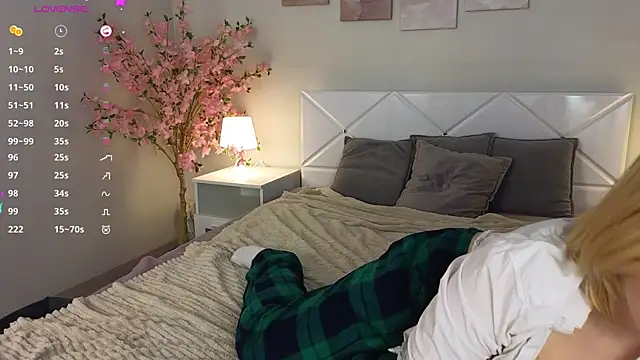 Snapshot of Manic_pixie_ chatting on March 2025 10:56:02 AM Manic pixie online show from March 2025 10:56:02 AM