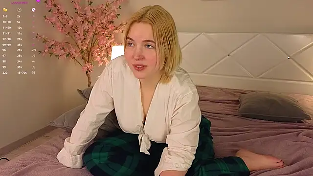 Snapshot of Manic_pixie_ chatting on March 2025 04:44:02 PM Manic pixie online show from March 2025 04:44:02 PM