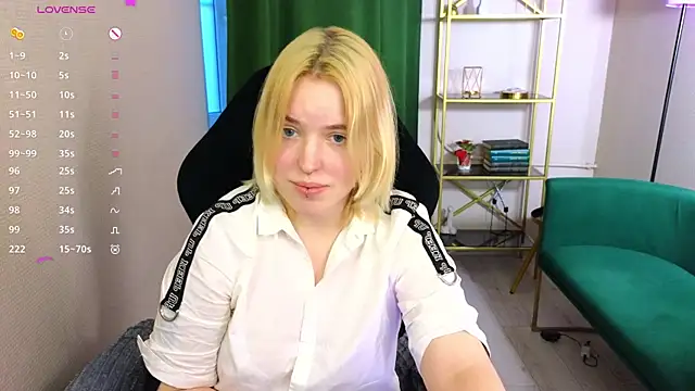 Snapshot of Manic_pixie_ chatting on March 2025 03:40:01 PM Manic pixie online show from March 2025 03:40:01 PM