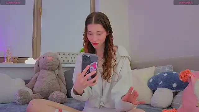 HappyVivy online show from October 2025 08:17:01 PM