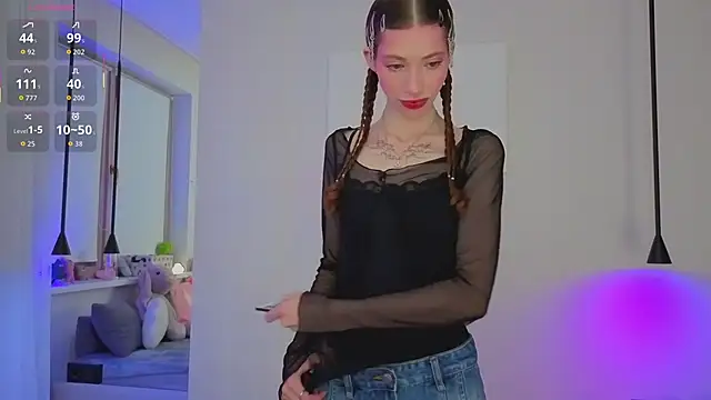 HappyVivy online show from October 2025 08:19:01 PM