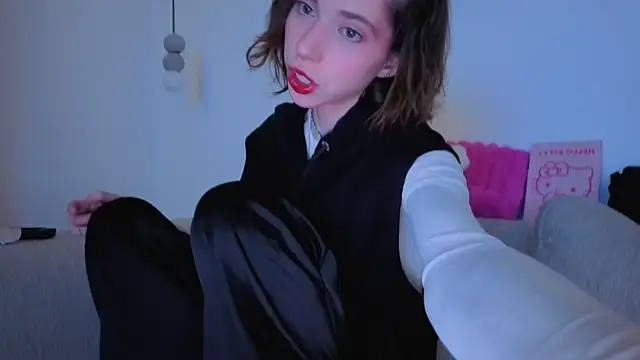 HappyVivy online show from April 2026 11:43:02 PM