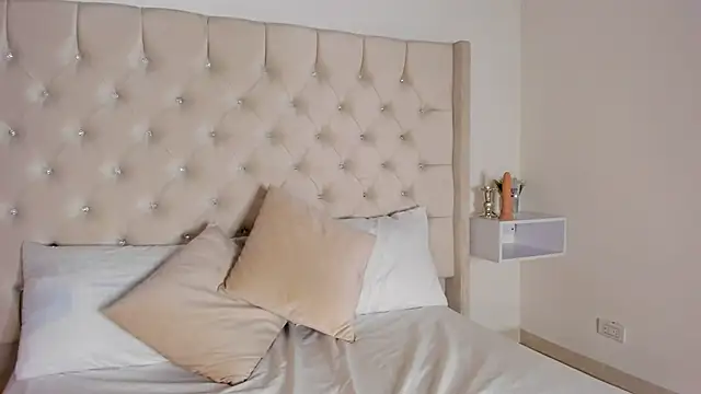 Snapshot of bella_bloomg chatting on February 2025 11:20:01 PM bella bloomg online show from February 2025 11:20:01 PM