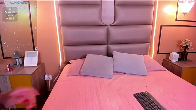 CAYLINCOLLINS online show from February 2025 09:42:02 AM