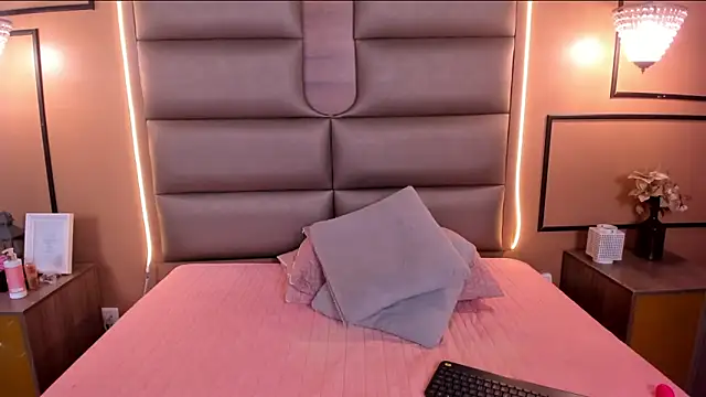 CAYLINCOLLINS online show from February 2025 06:29:01 AM