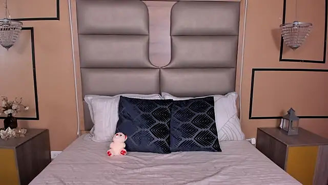 CAYLINCOLLINS online show from September 2025 03:22:01 AM