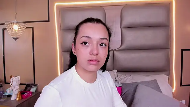 CAYLINCOLLINS online show from April 2026 03:01:04 AM