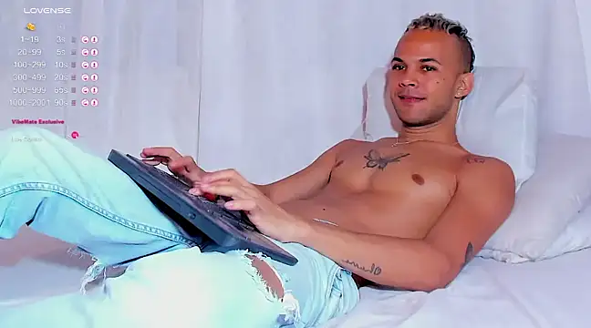 Snapshot of Jeremmy_Love chatting on February 2025 12:22:01 PM Jeremmy Love online show from February 2025 12:22:01 PM