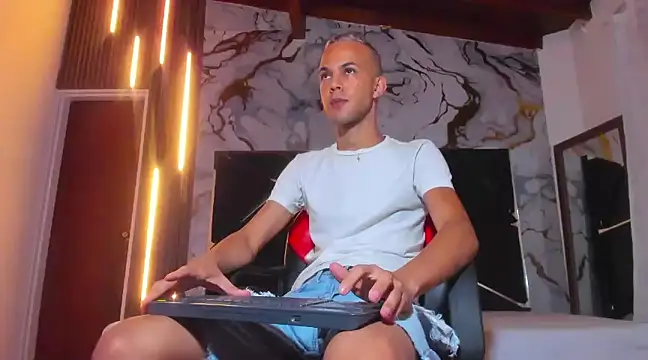 Snapshot of Jeremmy_Love chatting on March 2025 01:04:01 PM Jeremmy Love online show from March 2025 01:04:01 PM