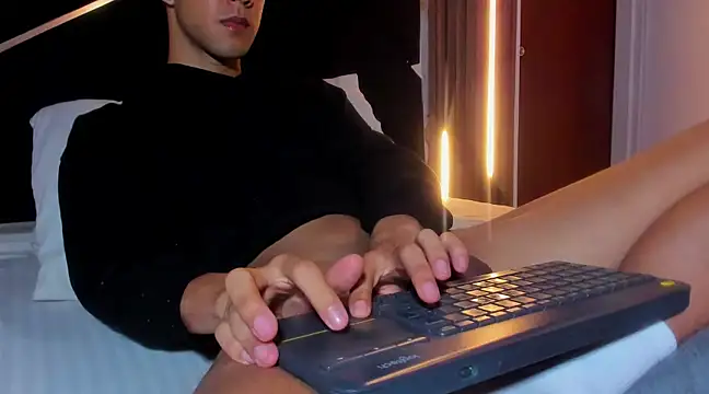 Snapshot of Jeremmy_Love chatting on March 2025 12:15:02 PM Jeremmy Love online show from March 2025 12:15:02 PM