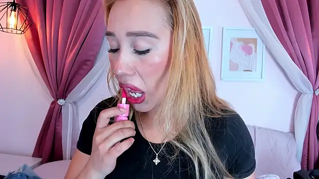 Lannajansen online show from April 2026 02:09:02 PM