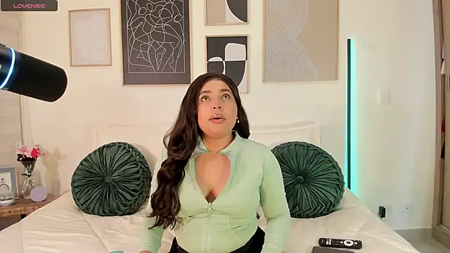 Snapshot of RachelRusso chatting on March 2025 11:03:02 PM RachelRusso online show from March 2025 11:03:02 PM
