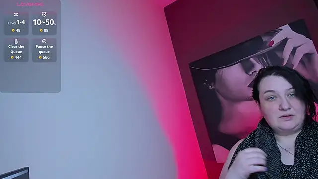 QueenOfHaze online show from April 2026 12:00:01 PM