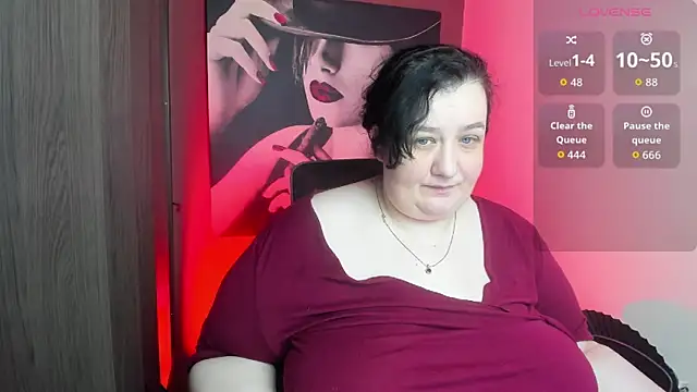 Snapshot of QueenOfHaze chatting on June 2026 09:57:02 AM QueenOfHaze online show from June 2026 09:57:02 AM