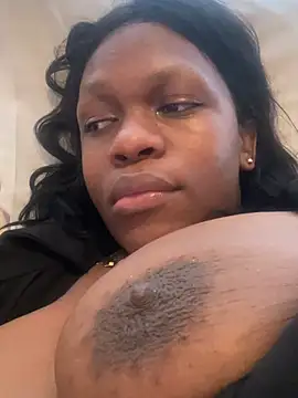 Snapshot of Boneca25 chatting on February 2025 03:43:01 PM Boneca25 online show from February 2025 03:43:01 PM